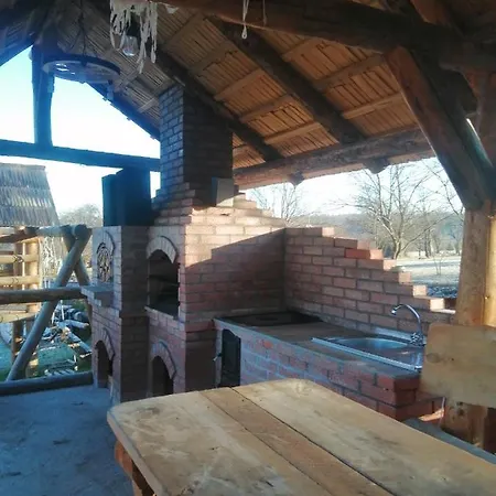 Accommodatie bij particulieren Complex Traditional Casuta Bunicilor-breb